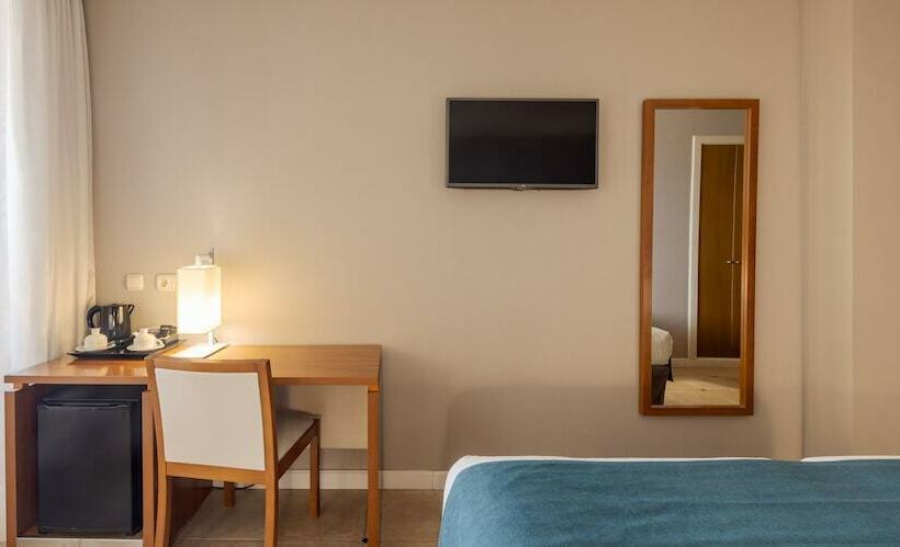 غرفة قياسية إطلالة جانبية علي البحر, Ilunion Fuengirola