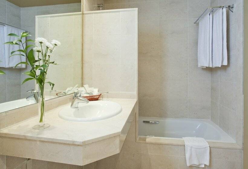 غرفة قياسية إطلالة جانبية علي البحر, Ilunion Fuengirola