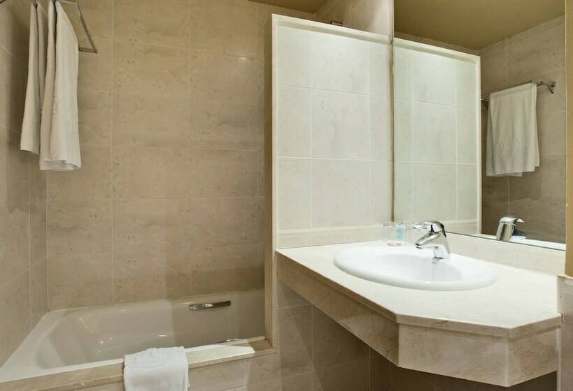 غرفة قياسية رباعية مطلة على البحر, Ilunion Fuengirola