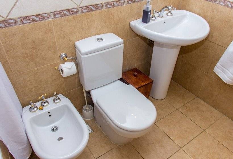 غرفة قياسية, Koi Aiken