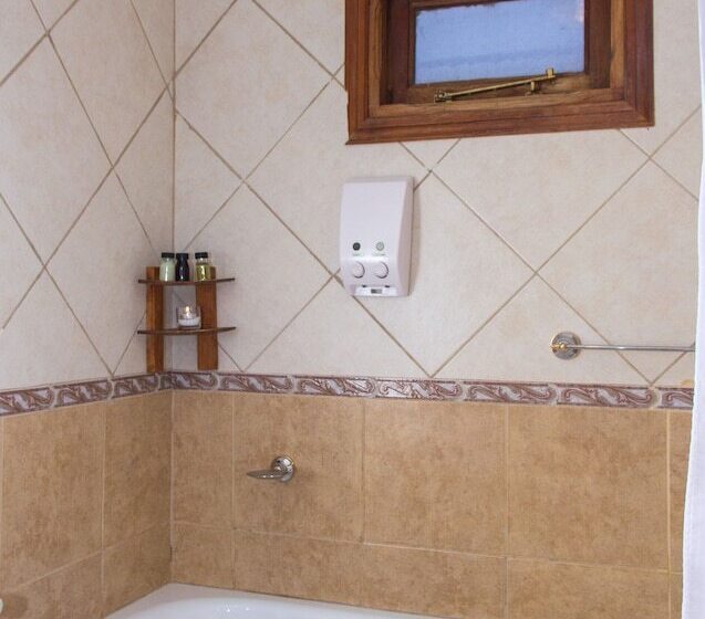 غرفة قياسية, Koi Aiken