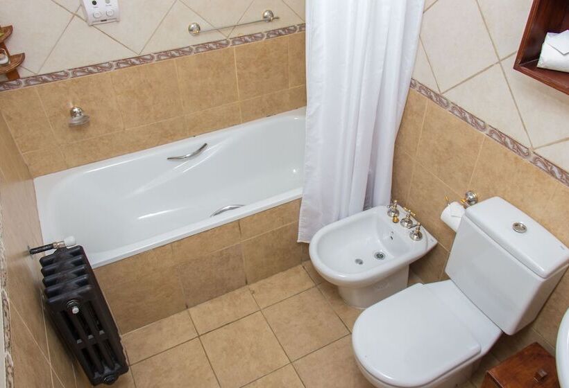 غرفة قياسية, Koi Aiken