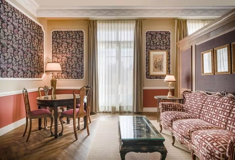 سوییت جونیور, Palacio Del Retiro, Autograph Collection