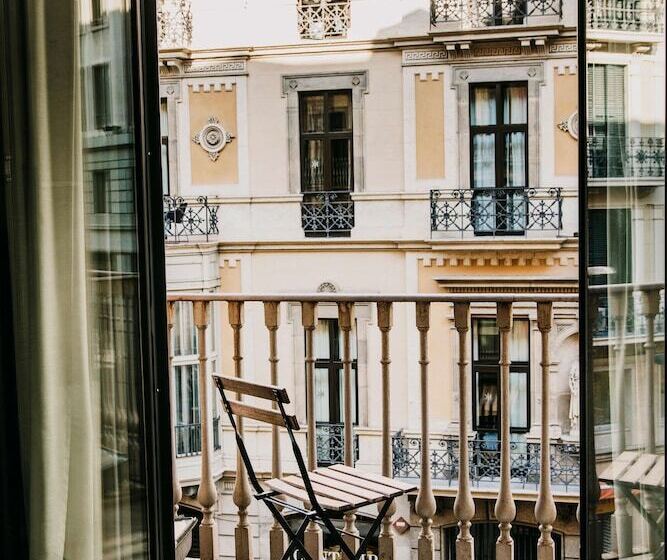 اتاق استاندارد با چشمانداز شهر, Pulitzer Barcelona