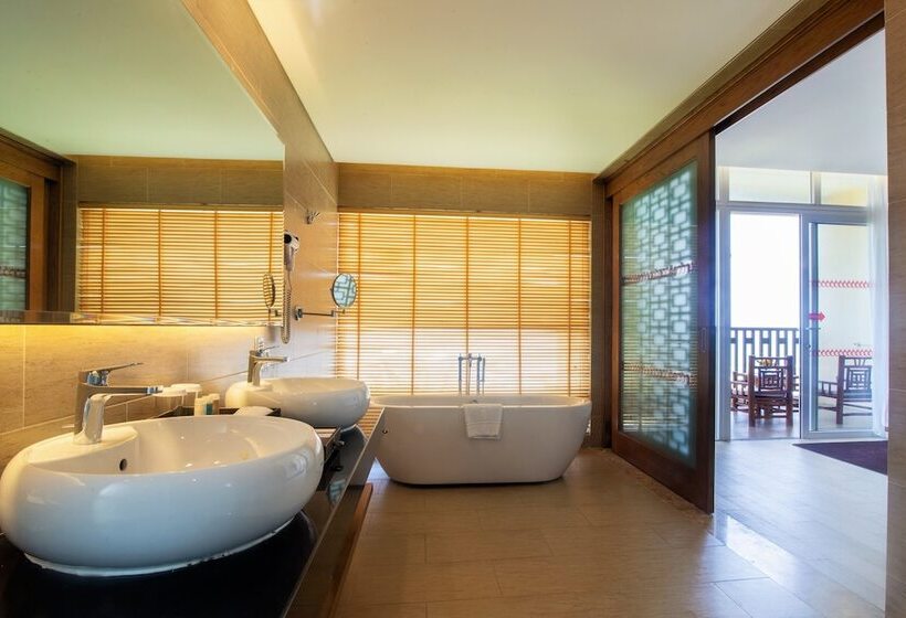 سوئیت پریمیوم, Sandy Beach Non Nuoc Resort