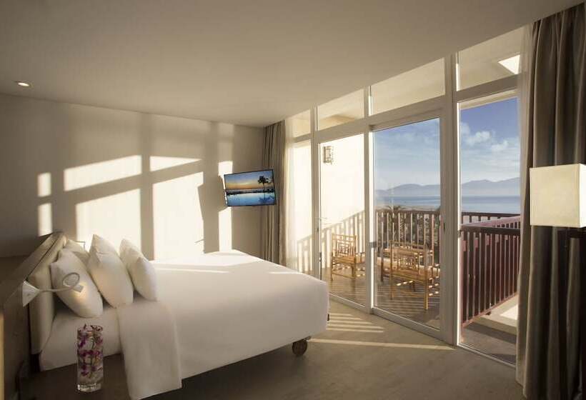 سوئیت پریمیوم با چشم‌انداز دریا, Sandy Beach Non Nuoc Resort