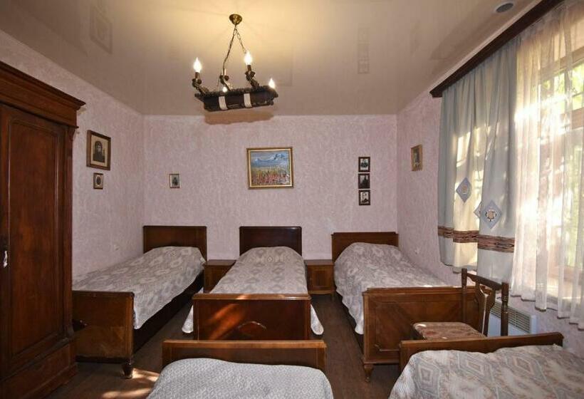 غرفة عائلية, Old Oasis