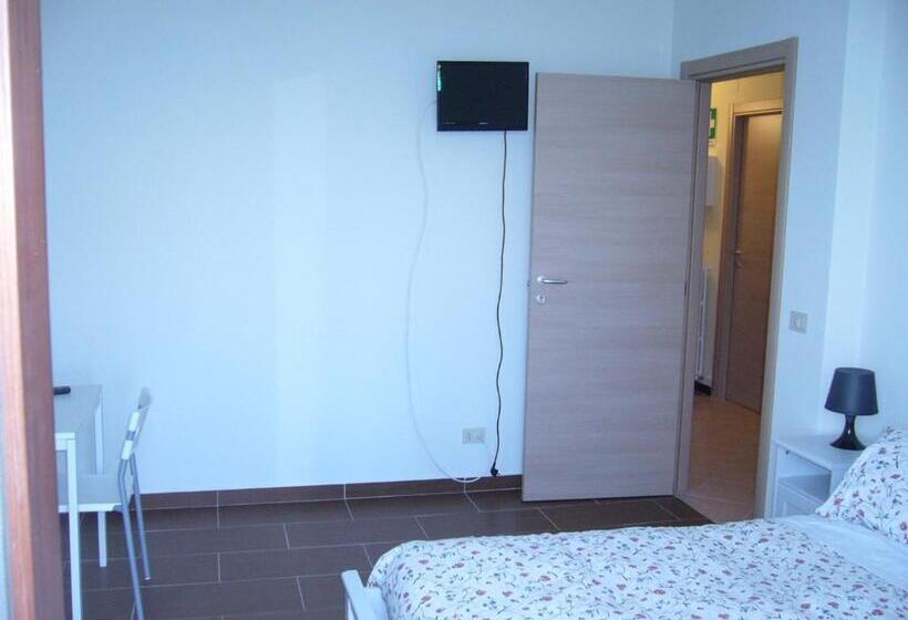 غرفة قياسية ثلاثية مع حمام خارجي, Belle Marche