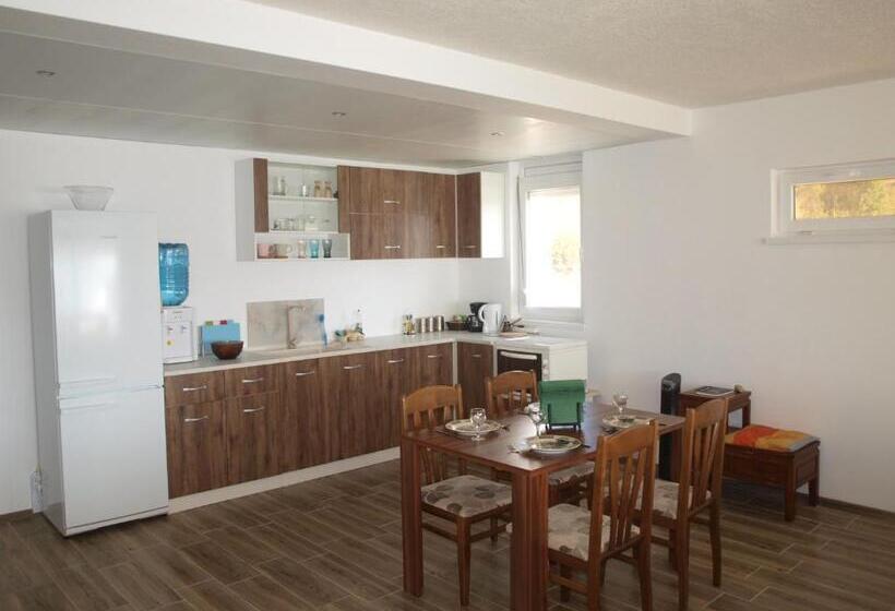 Люкс 2 Спальни, Lakeview Estate Apart