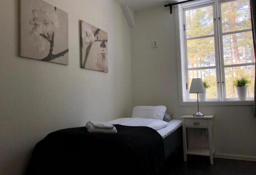 标准单人间, Hedenstugan B&b