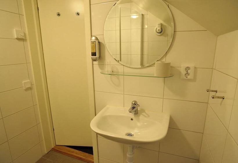 标准间, Hedenstugan B&b