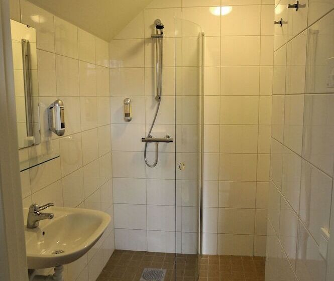 חדר סטנדרט לשלושה, Hedenstugan B&b