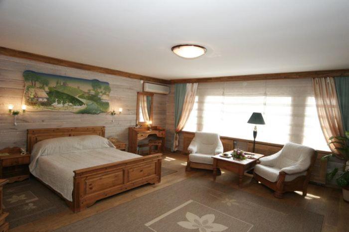 Полулюкс, Orlinoye Gnezdo