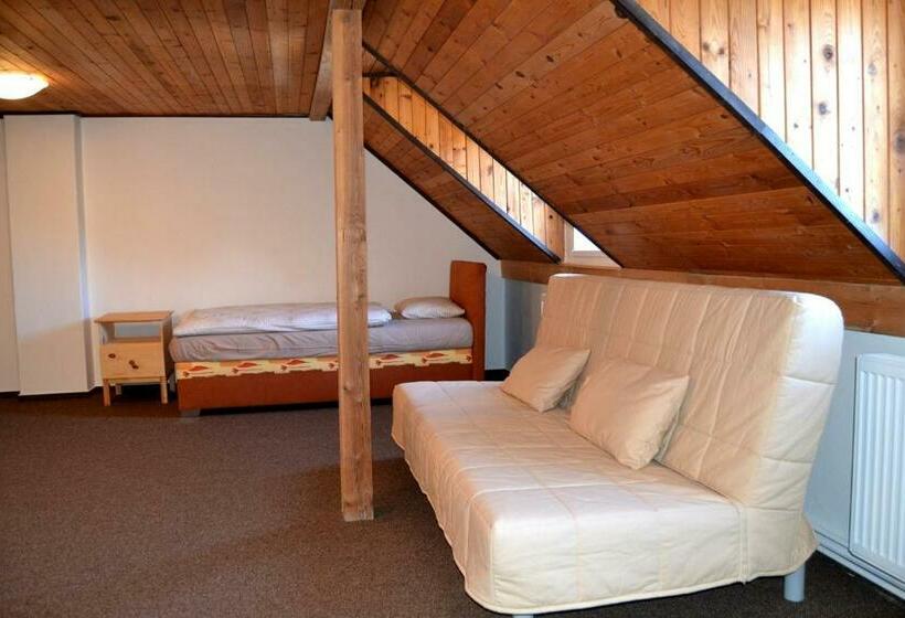 חדר משפחתי, & Restaurant Adolfovský Dvůr