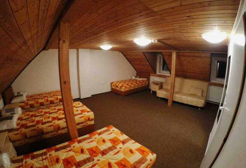 חדר משפחתי, & Restaurant Adolfovský Dvůr