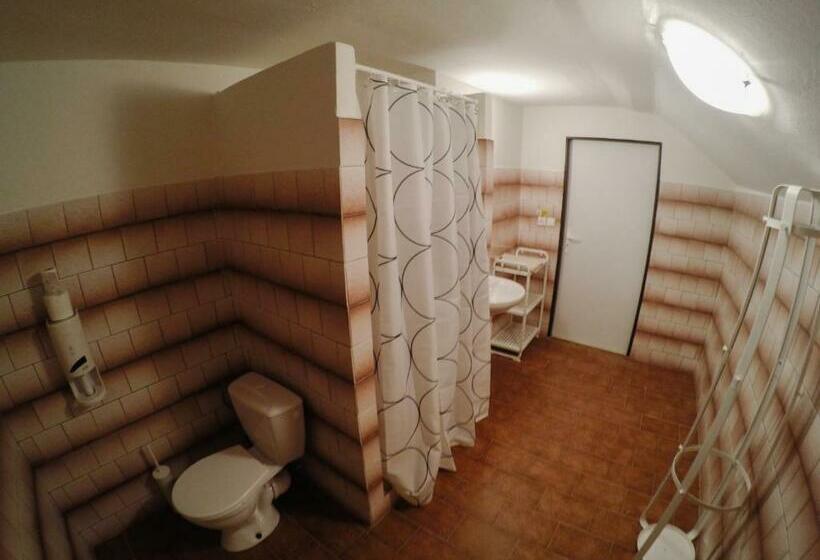 חדר משפחתי, & Restaurant Adolfovský Dvůr