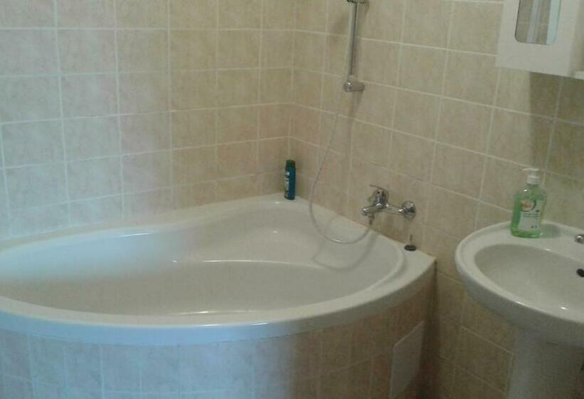 חדר סטנדרט, & Restaurant Adolfovský Dvůr