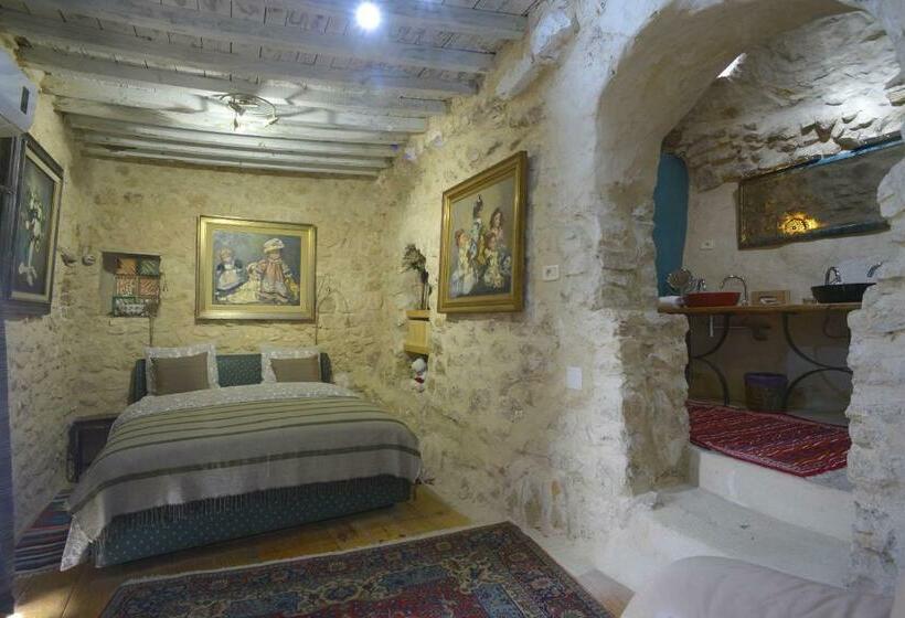 جناح مطلّ علي الجبل, Auberge De Tamezret