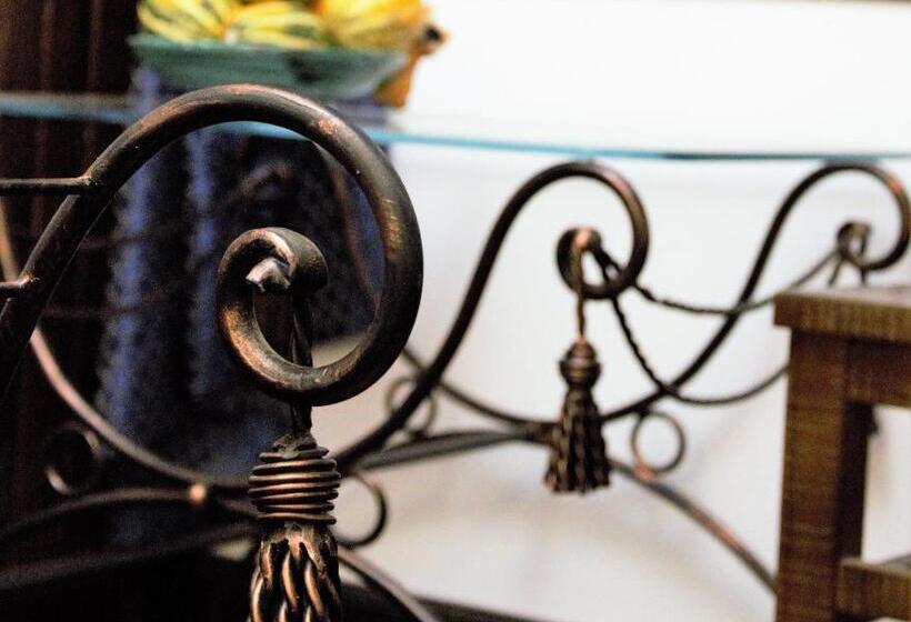 חדר סטנדרט לשלושה עם טרסה, Golden Horn Guest House