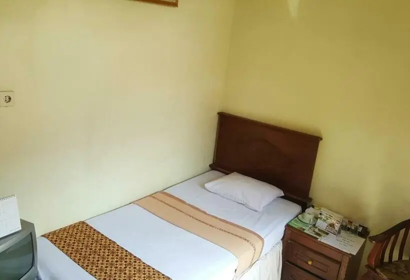 Quarto Standard Individual Casa de Banho Partilhada, Putri Duyung Guest House
