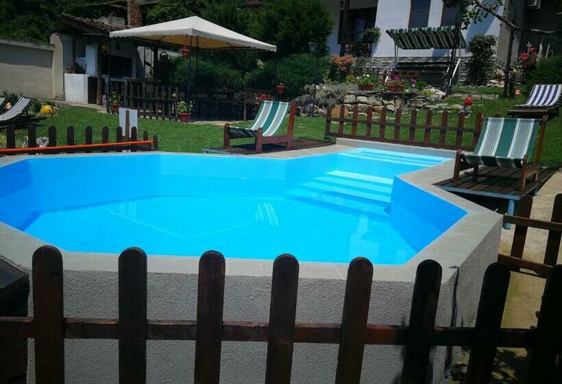 חדר סטנדרט נוף לגינה, The White House