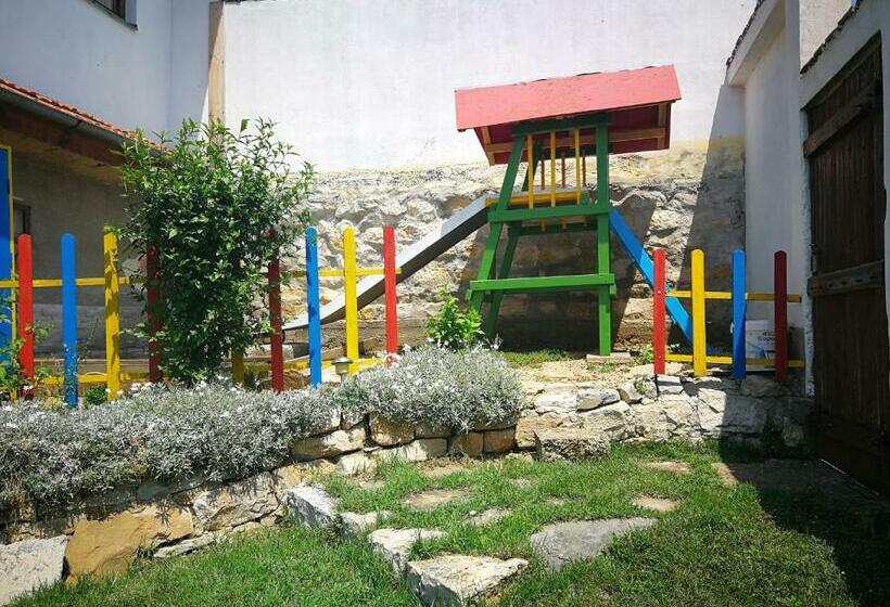 חדר סטנדרט נוף לגינה, The White House