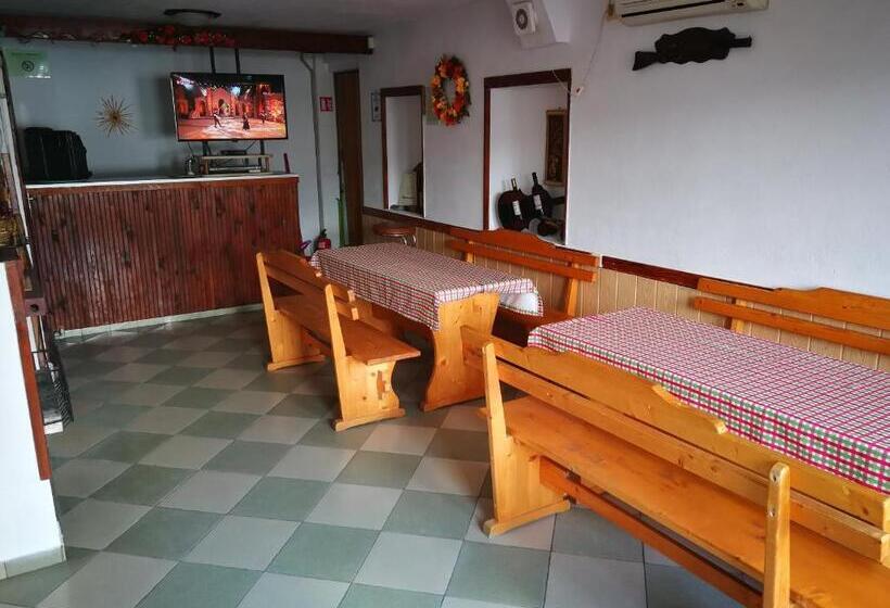 חדר סטנדרט נוף לגינה, The White House