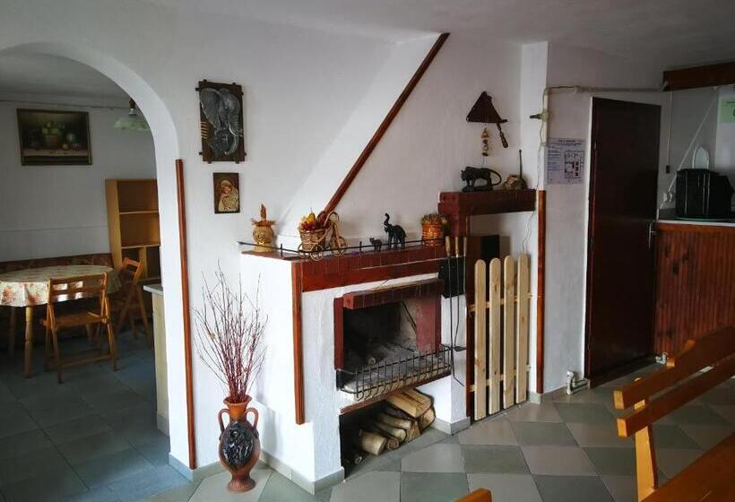 חדר סטנדרט נוף לגינה, The White House