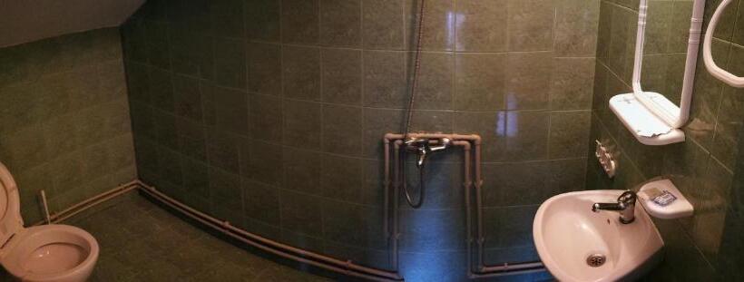 חדר סטנדרט נוף לגינה, The White House