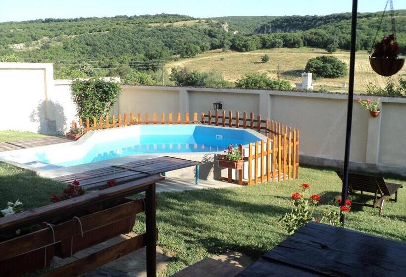 חדר סטנדרט נוף לגינה, The White House