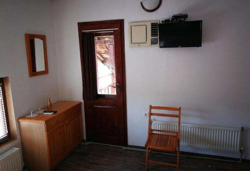 חדר סטנדרט נוף לגינה, The White House