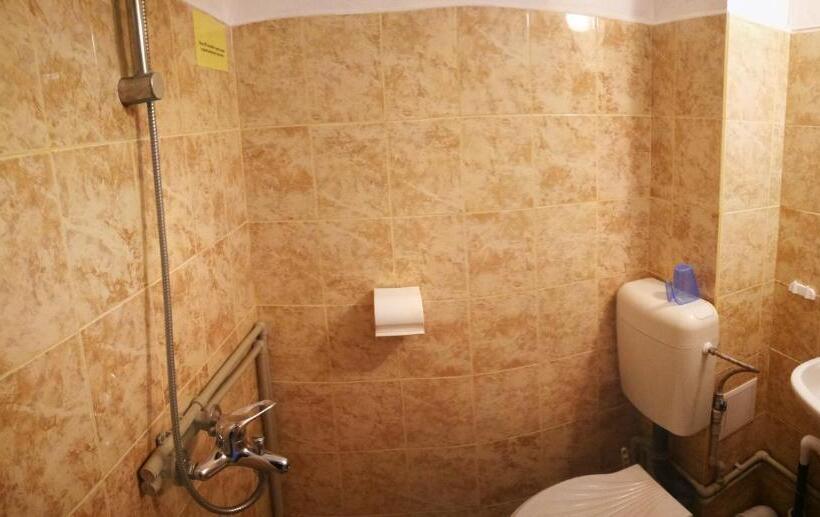 חדר סטנדרט נוף לגינה, The White House