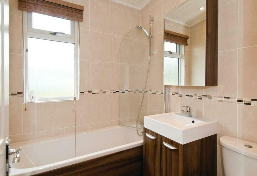 בית, 2 חדרי שינה, Warren Lodges