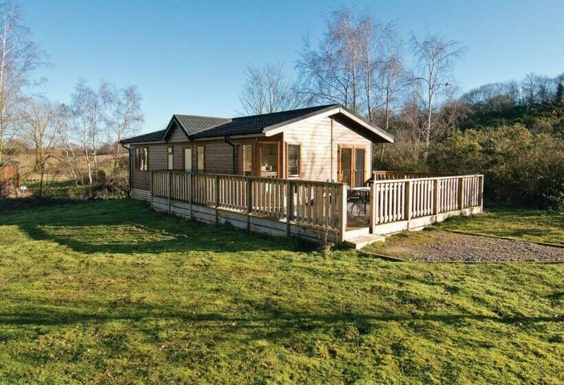 ２ベッドルームハウス, Warren Lodges