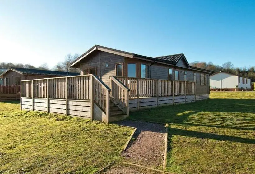 ３ベッドルームハウス, Warren Lodges