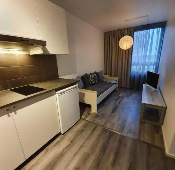 ２ベッドルームアパートメント, & Hostel Silmu