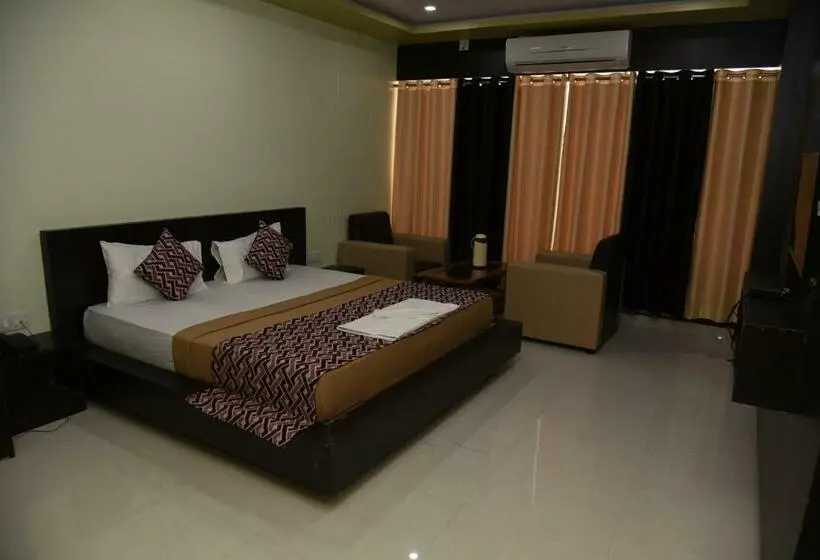Deluxe Room King Size Bed, Mayank