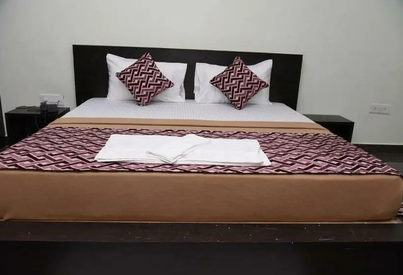 Deluxe Room King Size Bed, Mayank