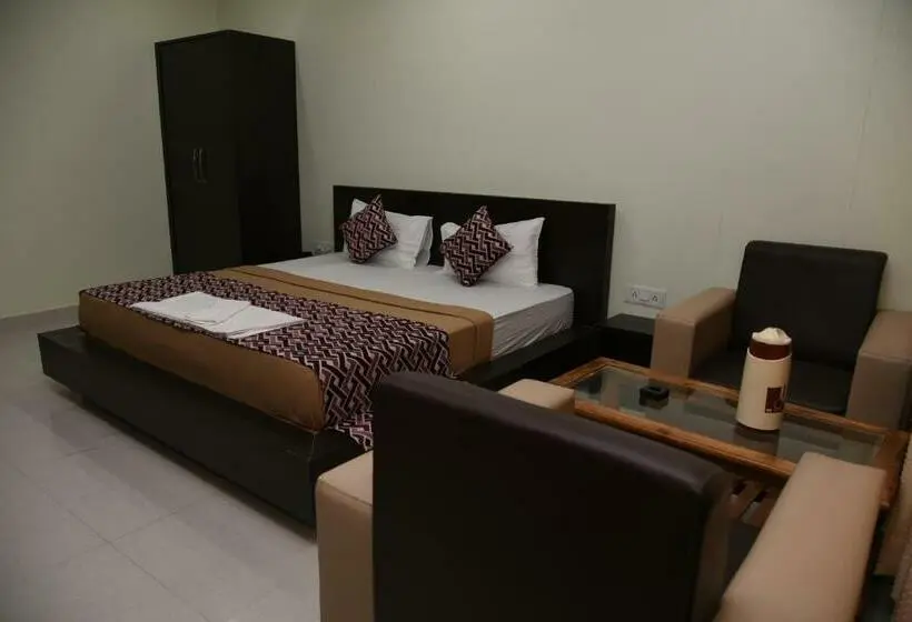 Deluxe Room King Size Bed, Mayank