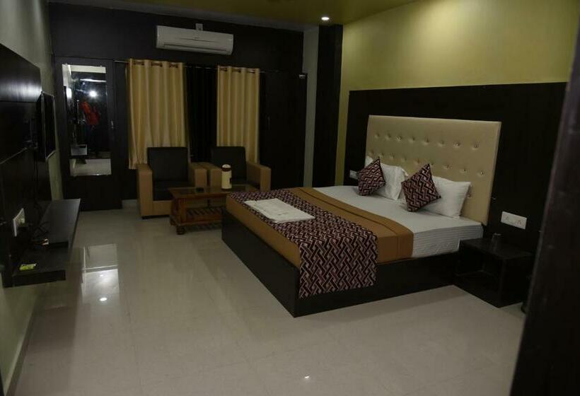 带大床的豪华间, Mayank