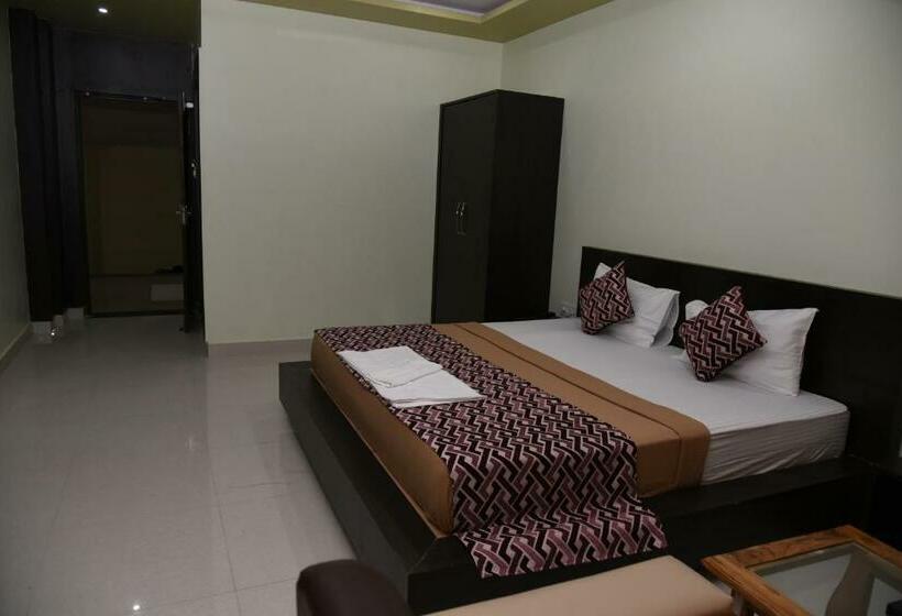 带大床的豪华间, Mayank