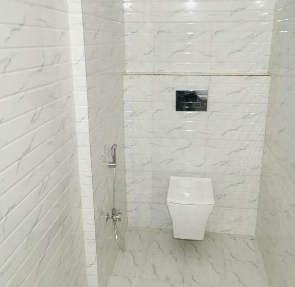 带大床的豪华间, Mayank