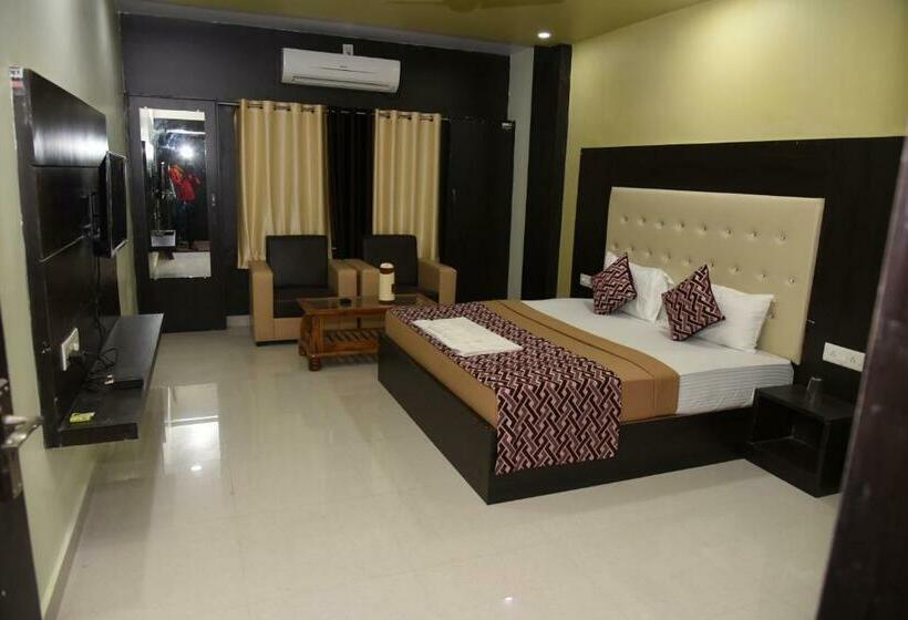 带大床的豪华间, Mayank