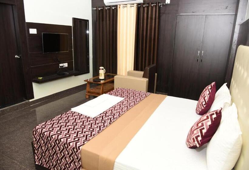 带大床的豪华间, Mayank