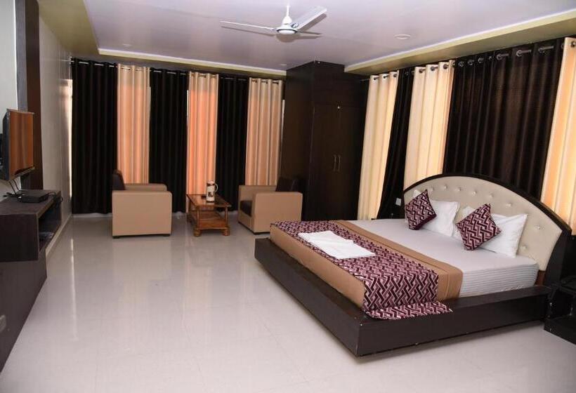 带大床的豪华间, Mayank