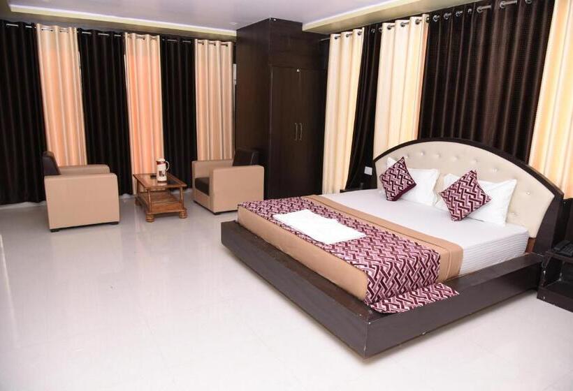 带大床的豪华间, Mayank