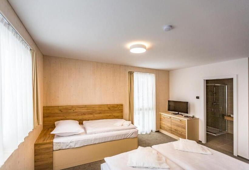 غرفة أساسية ثلاثية, Monínec   Depandance Nová Javorka