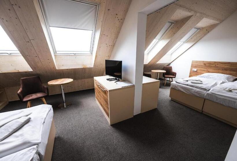 غرفة عائلية, Monínec   Depandance Nová Javorka