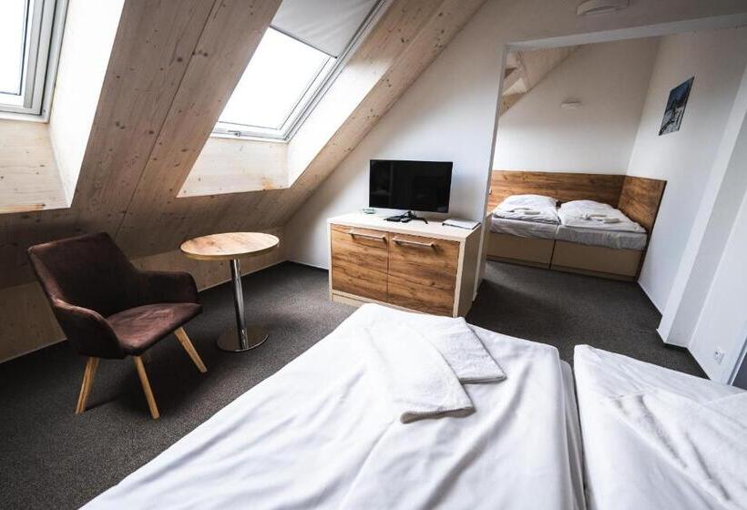 غرفة عائلية, Monínec   Depandance Nová Javorka