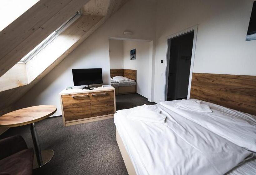 غرفة عائلية, Monínec   Depandance Nová Javorka